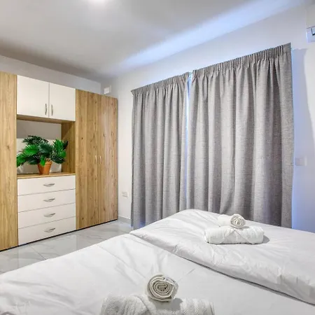 Modern, 2-br With Valletta View Apartment