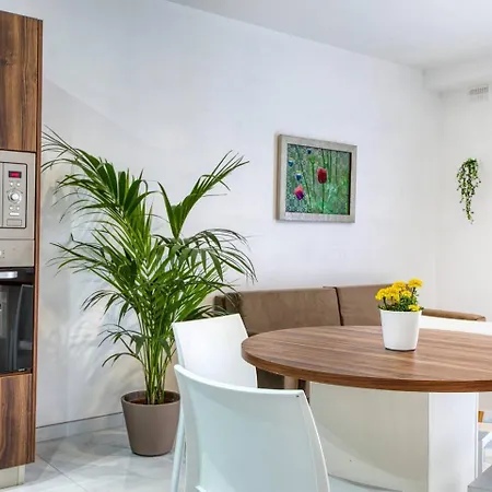Modern, 2-br With Valletta View